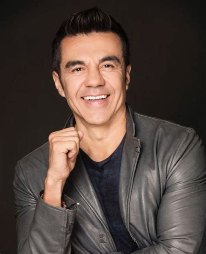 Adrián Uribe