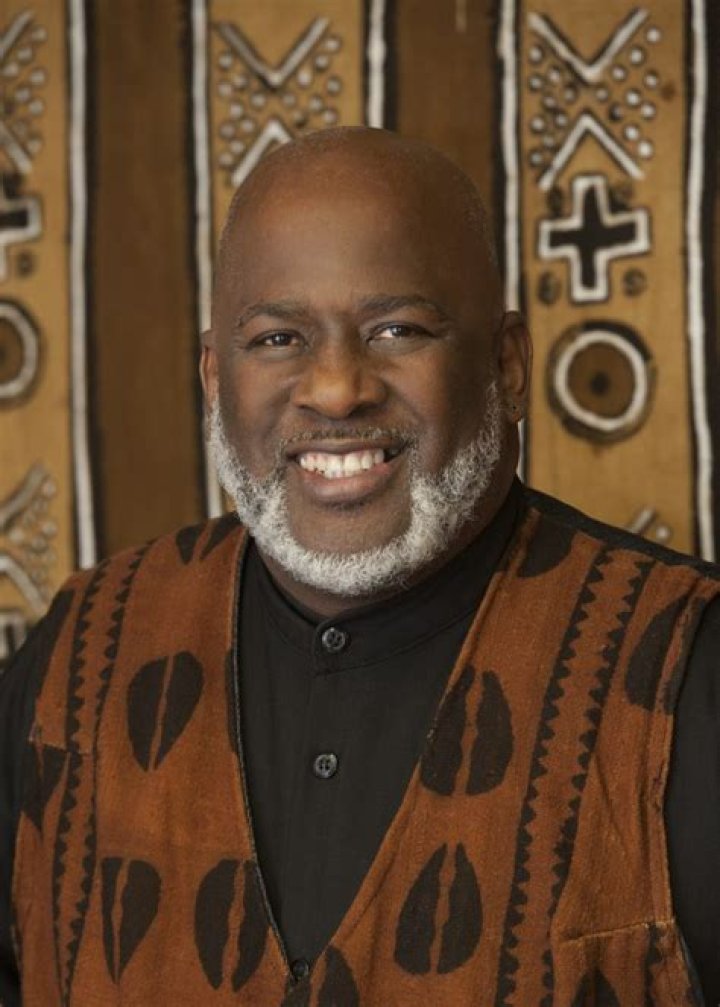 Akinyele Umoja