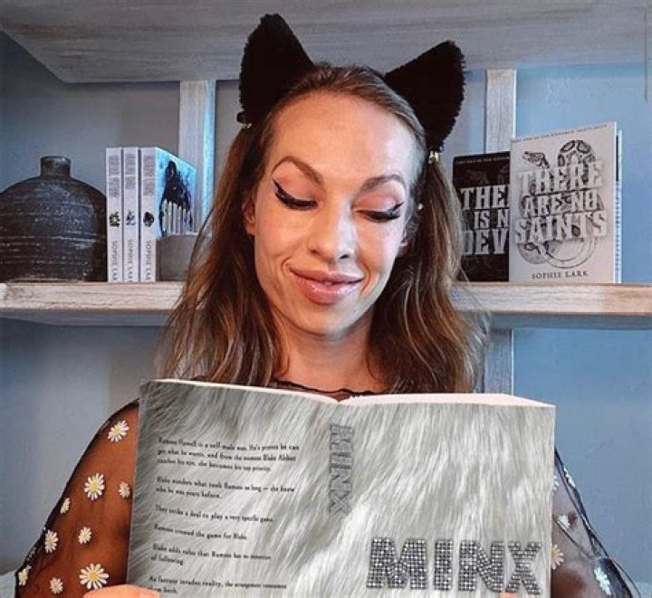 Is Sophie Lark Transgender – What Is Her Sexuality?
