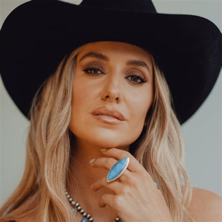 Lainey Wilson | Botox And Plastic Surgery