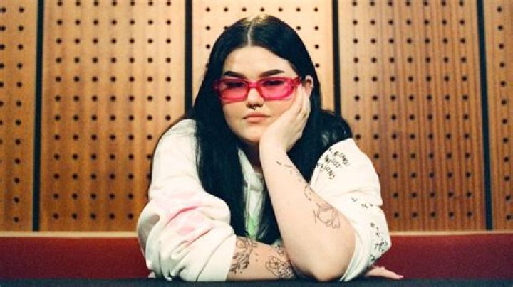 Mae Stephens’s Surprise At Having A Top 20 Single