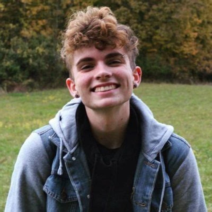 Ollie Steil- Height, Net Worth, Girlfriend, Career, Nationality