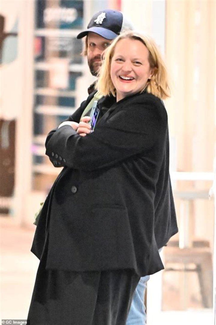 What Is Elisabeth Moss Religion | Family, Ethnicity, Net Worth