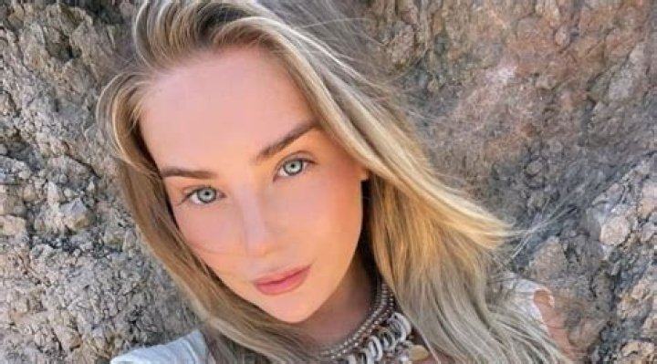 Wiki, Net Worth, Height, Boyfriend And Career Of Bethany Lily April