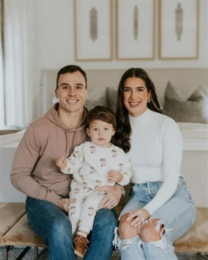 Wiki, Net Worth, Height, Husband And Career Of Simone Kirby